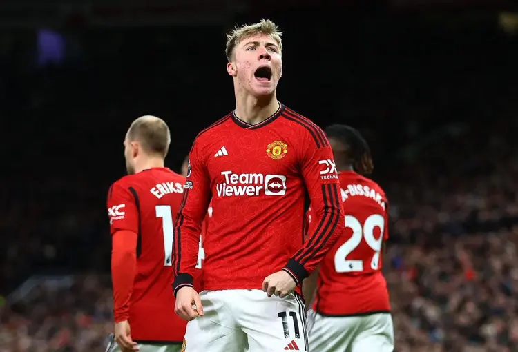 关于曼联队员处子进球，为球队赢得宝贵分数的信息